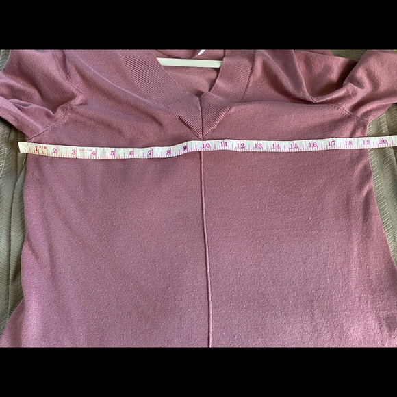 Cable & Gauge Mauve long sleeve, v neck sweater. - Picture 6 of 6